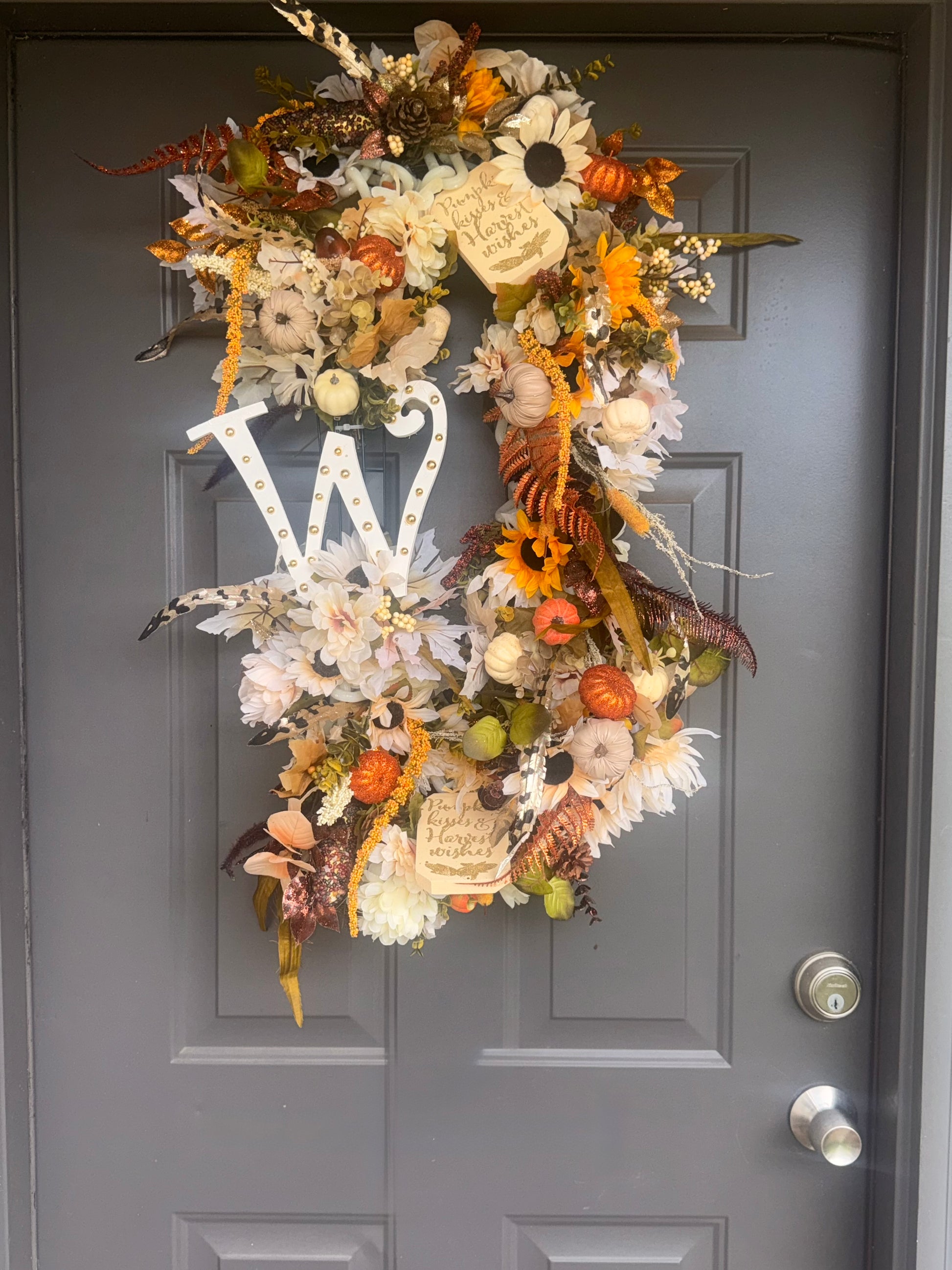 Do not FALL for the chains (XL wreath)
👩🏽‍🎨🪄⛓️‍💥🍂🍃🍁